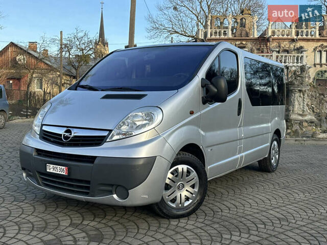 Серый Опель Виваро, объемом двигателя 2.5 л и пробегом 238 тыс. км за 13450 $, фото 1 на Automoto.ua