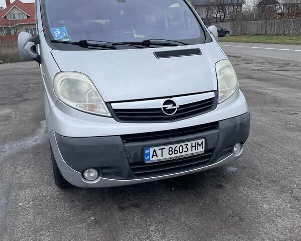 Серый Опель Виваро, объемом двигателя 2 л и пробегом 266 тыс. км за 8500 $, фото 1 на Automoto.ua