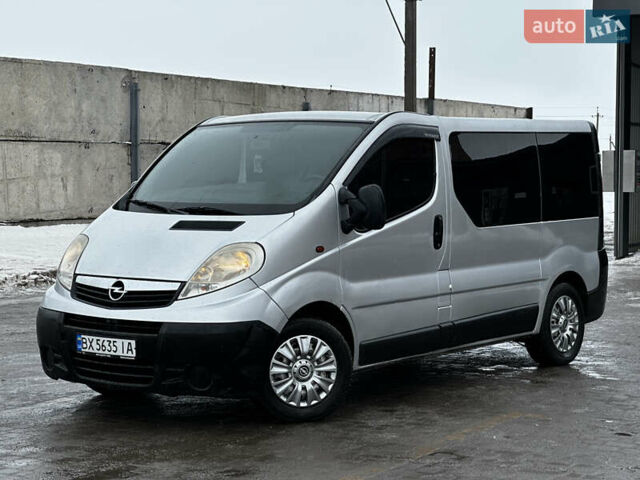 Серый Опель Виваро, объемом двигателя 2.5 л и пробегом 250 тыс. км за 6500 $, фото 1 на Automoto.ua