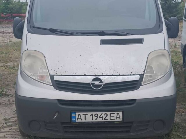 Сірий Опель Віваро, об'ємом двигуна 1.9 л та пробігом 840 тис. км за 5596 $, фото 1 на Automoto.ua
