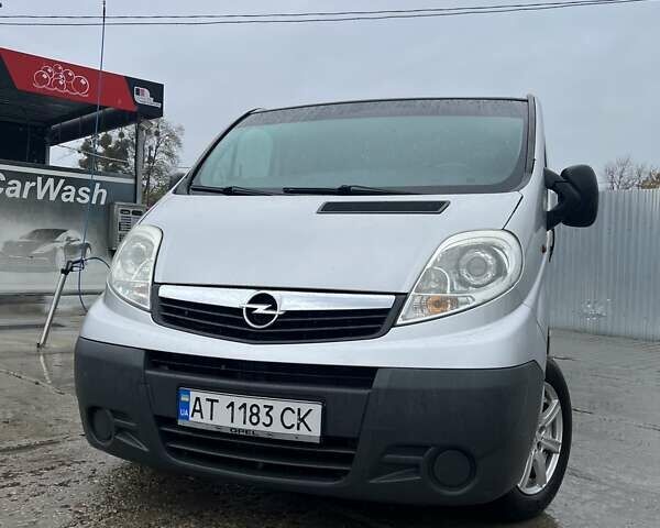 Опель Виваро 2008 в Стрые на Automoto.ua Серый Опель Виваро, объемом двигателя 2 л и пробегом 325 тыс. км за 9900 $, фото 1 на Automoto.ua