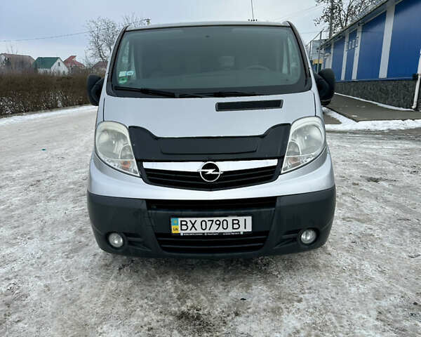 Серый Опель Виваро, объемом двигателя 2 л и пробегом 179 тыс. км за 11650 $, фото 1 на Automoto.ua