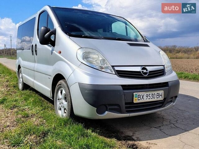 Серый Опель Виваро, объемом двигателя 2.5 л и пробегом 216 тыс. км за 9800 $, фото 1 на Automoto.ua