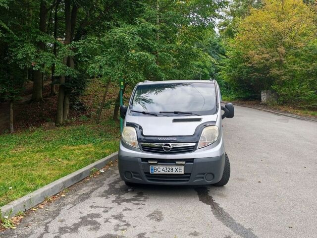 Серый Опель Виваро, объемом двигателя 2.5 л и пробегом 245 тыс. км за 8700 $, фото 1 на Automoto.ua