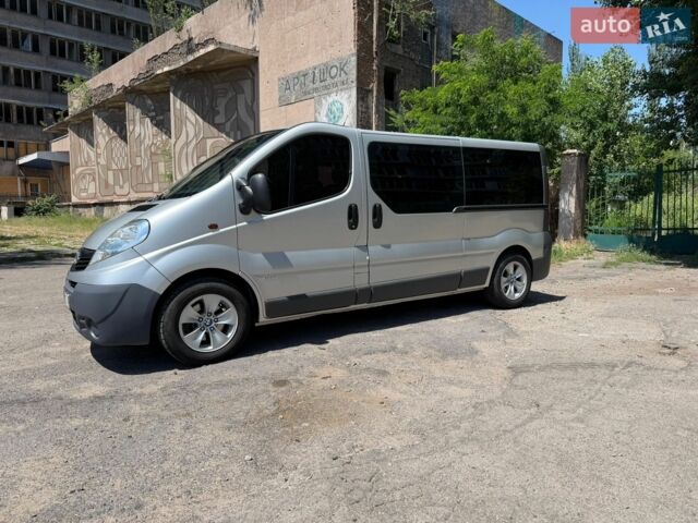 Сірий Опель Віваро, об'ємом двигуна 2.5 л та пробігом 150 тис. км за 16500 $, фото 1 на Automoto.ua