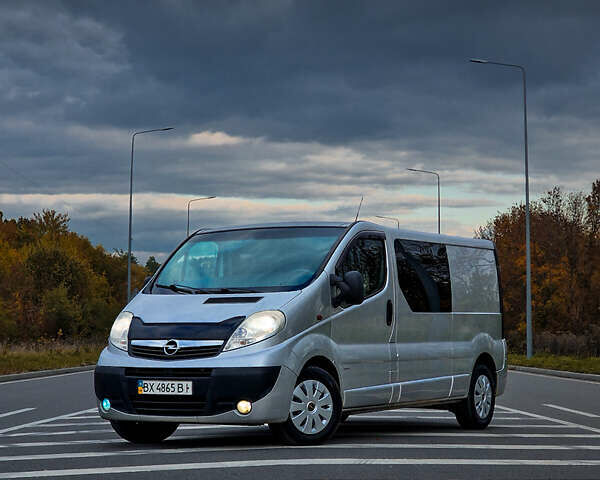 Серый Опель Виваро, объемом двигателя 2.5 л и пробегом 330 тыс. км за 9950 $, фото 1 на Automoto.ua