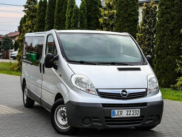 Серый Опель Виваро, объемом двигателя 2.5 л и пробегом 261 тыс. км за 7050 $, фото 1 на Automoto.ua