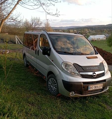 Сірий Опель Віваро, об'ємом двигуна 2 л та пробігом 370 тис. км за 10800 $, фото 1 на Automoto.ua