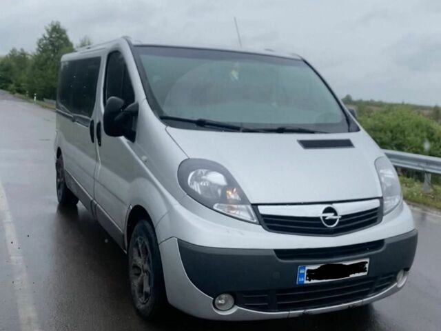 Серый Опель Виваро, объемом двигателя 2.5 л и пробегом 200 тыс. км за 11300 $, фото 1 на Automoto.ua
