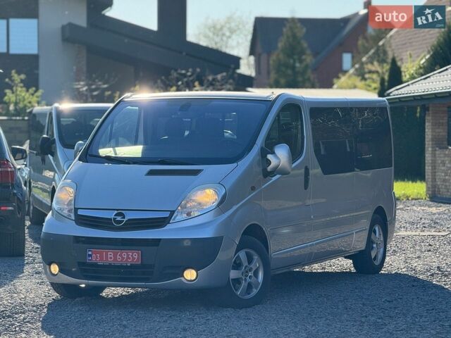 Серый Опель Виваро, объемом двигателя 2.5 л и пробегом 250 тыс. км за 12700 $, фото 1 на Automoto.ua