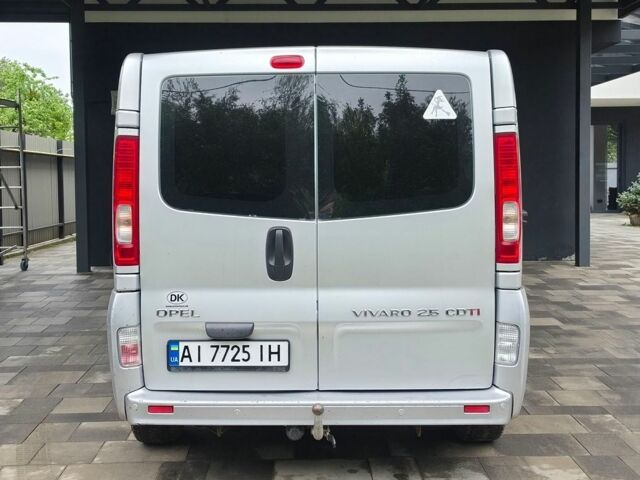 Сірий Опель Віваро, об'ємом двигуна 2.46 л та пробігом 358 тис. км за 11500 $, фото 1 на Automoto.ua