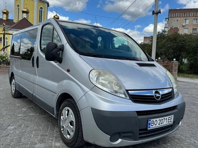 Сірий Опель Віваро, об'ємом двигуна 2 л та пробігом 510 тис. км за 12000 $, фото 1 на Automoto.ua