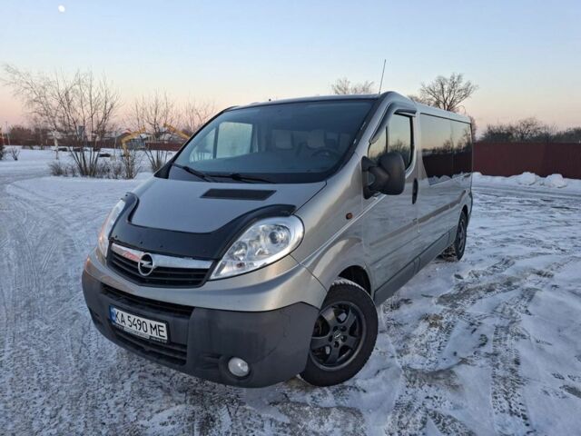 Сірий Опель Віваро, об'ємом двигуна 2 л та пробігом 350 тис. км за 9500 $, фото 1 на Automoto.ua