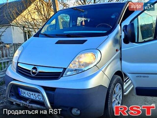 Серый Опель Виваро, объемом двигателя 2.5 л и пробегом 246 тыс. км за 10700 $, фото 1 на Automoto.ua
