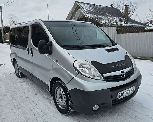 Сірий Опель Віваро, об'ємом двигуна 2 л та пробігом 330 тис. км за 11000 $, фото 1 на Automoto.ua