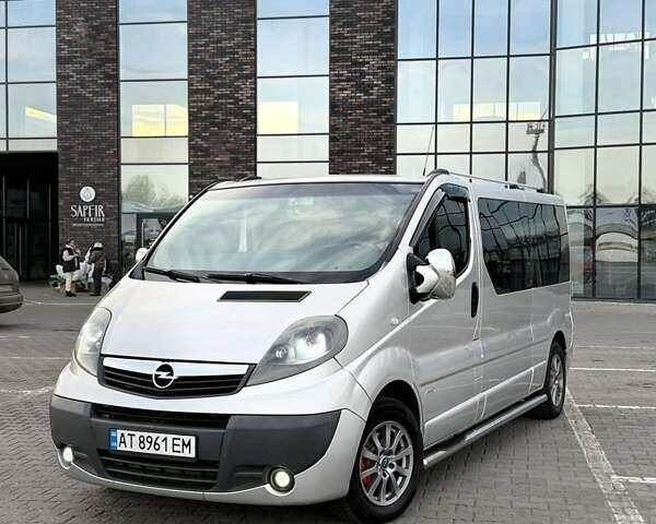 Сірий Опель Віваро, об'ємом двигуна 2.5 л та пробігом 317 тис. км за 11700 $, фото 1 на Automoto.ua