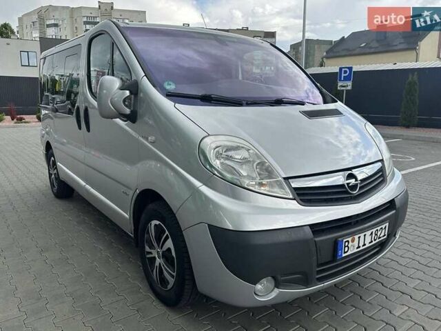 Серый Опель Виваро, объемом двигателя 2 л и пробегом 250 тыс. км за 13999 $, фото 1 на Automoto.ua