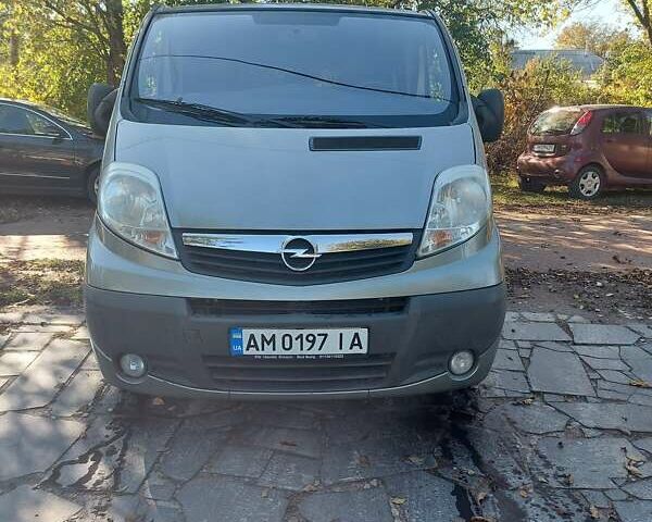 Сірий Опель Віваро, об'ємом двигуна 2 л та пробігом 238 тис. км за 12900 $, фото 1 на Automoto.ua