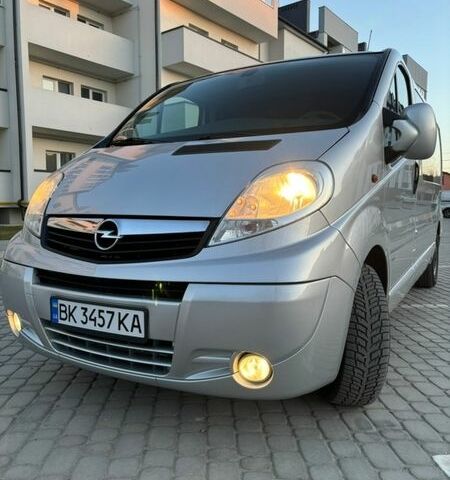 Серый Опель Виваро, объемом двигателя 2.5 л и пробегом 270 тыс. км за 17500 $, фото 1 на Automoto.ua