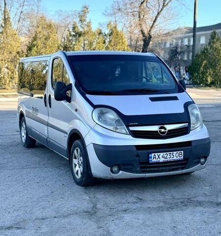 Сірий Опель Віваро, об'ємом двигуна 2 л та пробігом 260 тис. км за 10900 $, фото 1 на Automoto.ua