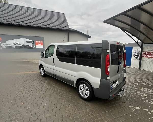 Сірий Опель Віваро, об'ємом двигуна 2 л та пробігом 420 тис. км за 9900 $, фото 1 на Automoto.ua