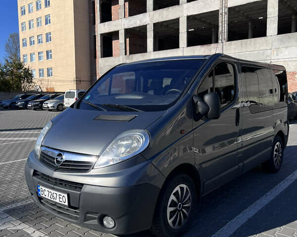 Серый Опель Виваро, объемом двигателя 2 л и пробегом 312 тыс. км за 11500 $, фото 1 на Automoto.ua
