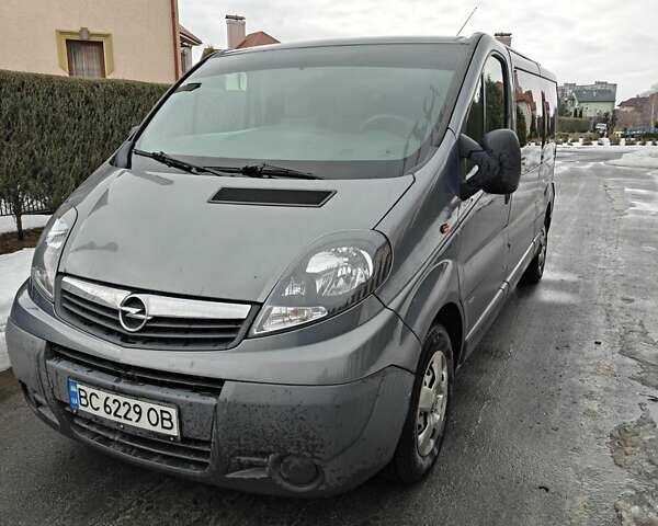 Сірий Опель Віваро, об'ємом двигуна 2 л та пробігом 241 тис. км за 13300 $, фото 1 на Automoto.ua