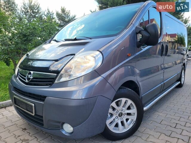 Серый Опель Виваро, объемом двигателя 2.5 л и пробегом 272 тыс. км за 13500 $, фото 1 на Automoto.ua