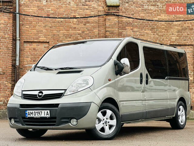 Сірий Опель Віваро, об'ємом двигуна 2 л та пробігом 264 тис. км за 14500 $, фото 1 на Automoto.ua