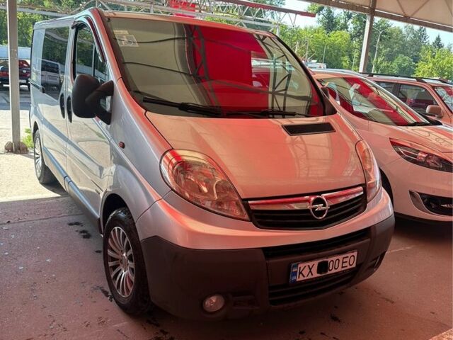 Сірий Опель Віваро, об'ємом двигуна 2 л та пробігом 334 тис. км за 8000 $, фото 1 на Automoto.ua