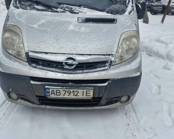 Сірий Опель Віваро, об'ємом двигуна 2 л та пробігом 310 тис. км за 8300 $, фото 1 на Automoto.ua