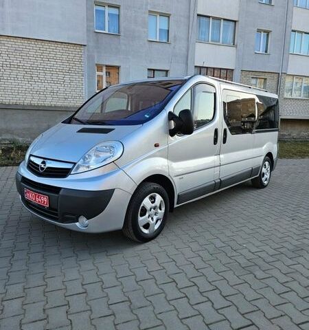 Сірий Опель Віваро, об'ємом двигуна 2 л та пробігом 212 тис. км за 15900 $, фото 1 на Automoto.ua