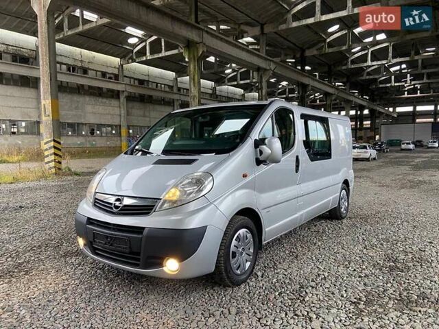 Серый Опель Виваро, объемом двигателя 2.5 л и пробегом 265 тыс. км за 13850 $, фото 1 на Automoto.ua