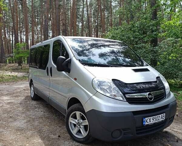 Серый Опель Виваро, объемом двигателя 2 л и пробегом 283 тыс. км за 14950 $, фото 1 на Automoto.ua
