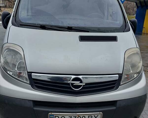 Серый Опель Виваро, объемом двигателя 2 л и пробегом 460 тыс. км за 14000 $, фото 1 на Automoto.ua