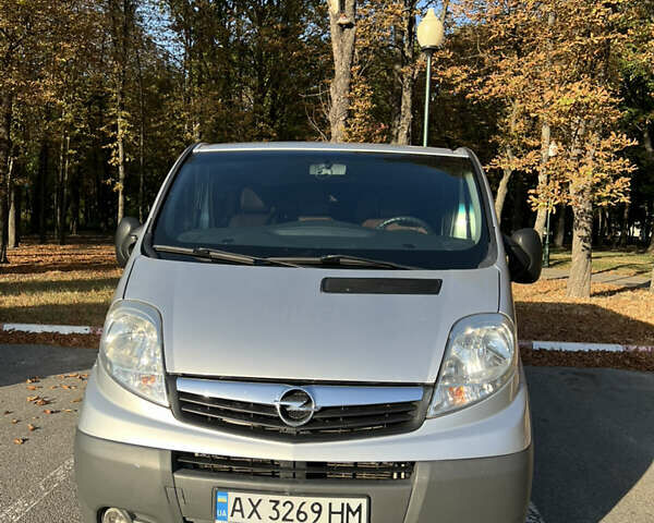 Сірий Опель Віваро, об'ємом двигуна 2 л та пробігом 380 тис. км за 13200 $, фото 1 на Automoto.ua