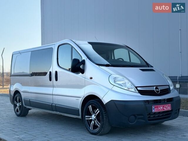 Серый Опель Виваро, объемом двигателя 2.5 л и пробегом 298 тыс. км за 13200 $, фото 1 на Automoto.ua