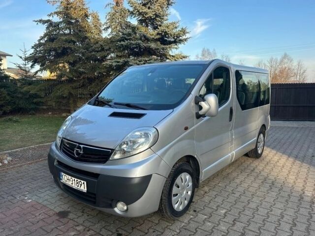 Серый Опель Виваро, объемом двигателя 2 л и пробегом 192 тыс. км за 8000 $, фото 1 на Automoto.ua