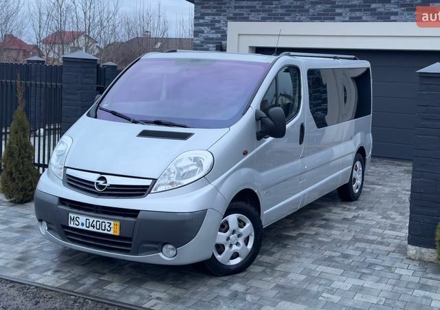 Серый Опель Виваро, объемом двигателя 2 л и пробегом 251 тыс. км за 13900 $, фото 1 на Automoto.ua
