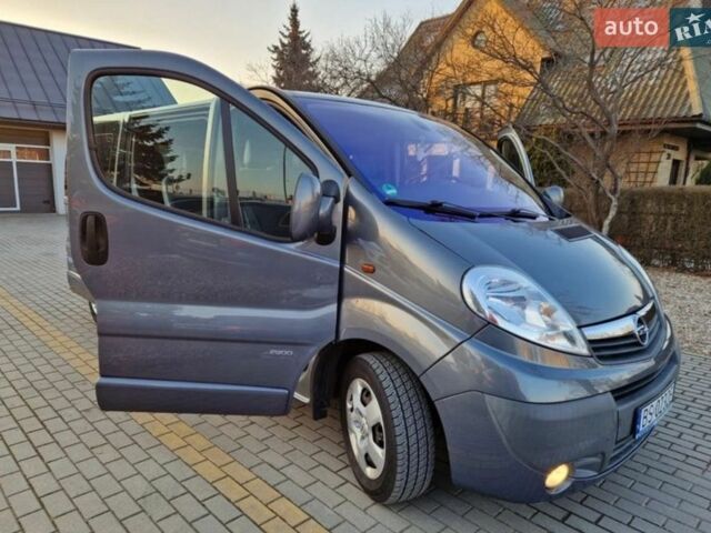 Сірий Опель Віваро, об'ємом двигуна 2 л та пробігом 125 тис. км за 13200 $, фото 1 на Automoto.ua