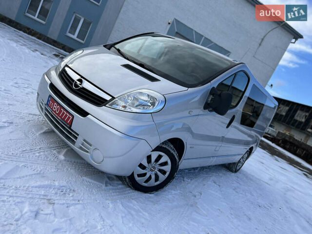 Серый Опель Виваро, объемом двигателя 2 л и пробегом 250 тыс. км за 15900 $, фото 1 на Automoto.ua