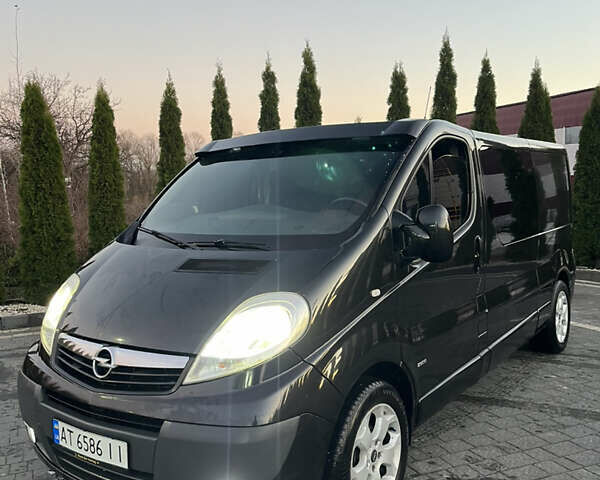 Серый Опель Виваро, объемом двигателя 2 л и пробегом 211 тыс. км за 14750 $, фото 1 на Automoto.ua