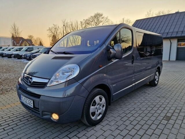 Серый Опель Виваро, объемом двигателя 2 л и пробегом 126 тыс. км за 9600 $, фото 1 на Automoto.ua