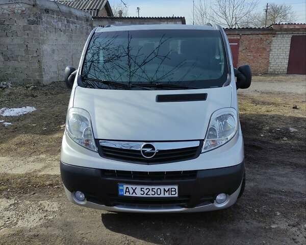 Серый Опель Виваро, объемом двигателя 2 л и пробегом 249 тыс. км за 16000 $, фото 1 на Automoto.ua