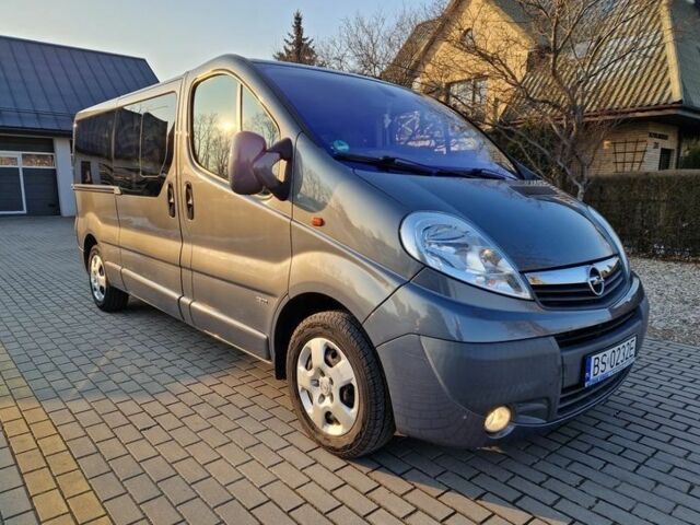 Сірий Опель Віваро, об'ємом двигуна 2 л та пробігом 150 тис. км за 8800 $, фото 1 на Automoto.ua