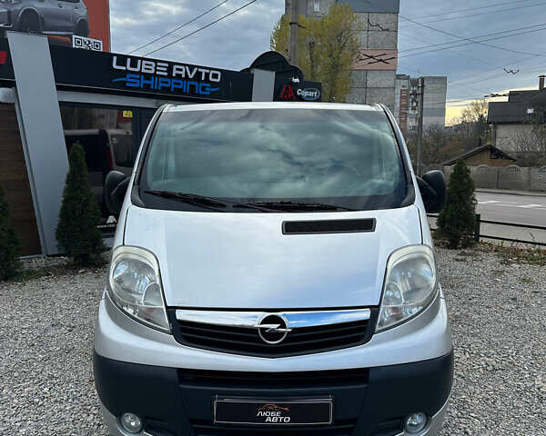 Серый Опель Виваро, объемом двигателя 2 л и пробегом 286 тыс. км за 15200 $, фото 1 на Automoto.ua