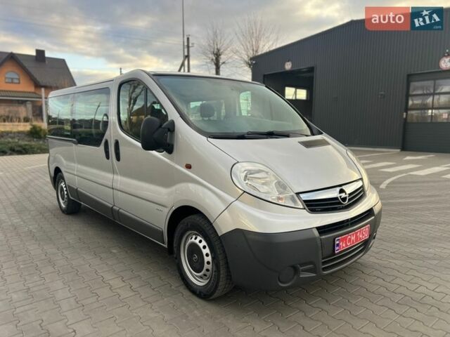 Серый Опель Виваро, объемом двигателя 2 л и пробегом 147 тыс. км за 15800 $, фото 1 на Automoto.ua