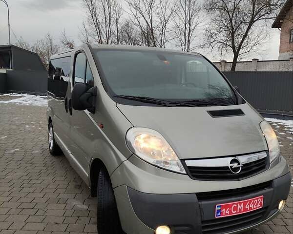 Сірий Опель Віваро, об'ємом двигуна 2 л та пробігом 222 тис. км за 14999 $, фото 1 на Automoto.ua