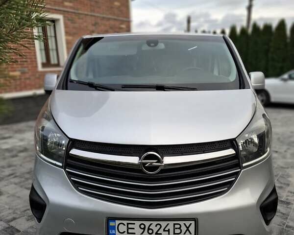Серый Опель Виваро, объемом двигателя 1.6 л и пробегом 293 тыс. км за 14200 $, фото 1 на Automoto.ua