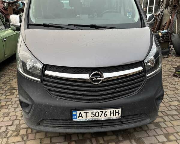 Серый Опель Виваро, объемом двигателя 1.6 л и пробегом 290 тыс. км за 14000 $, фото 1 на Automoto.ua